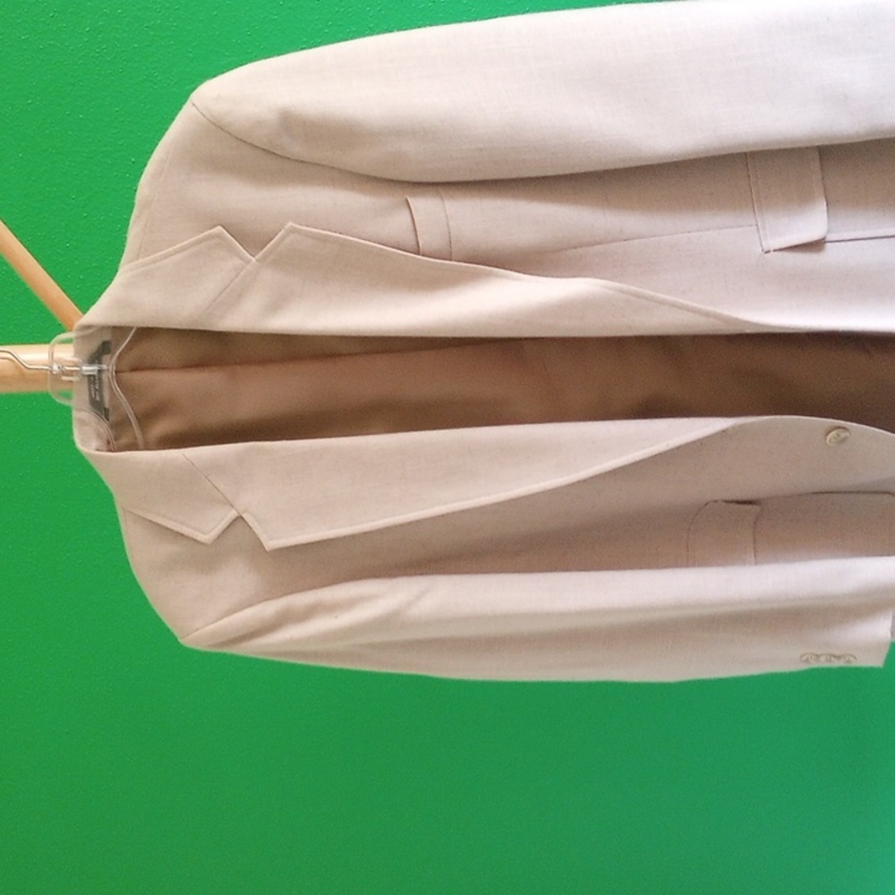 Haggar creme suit